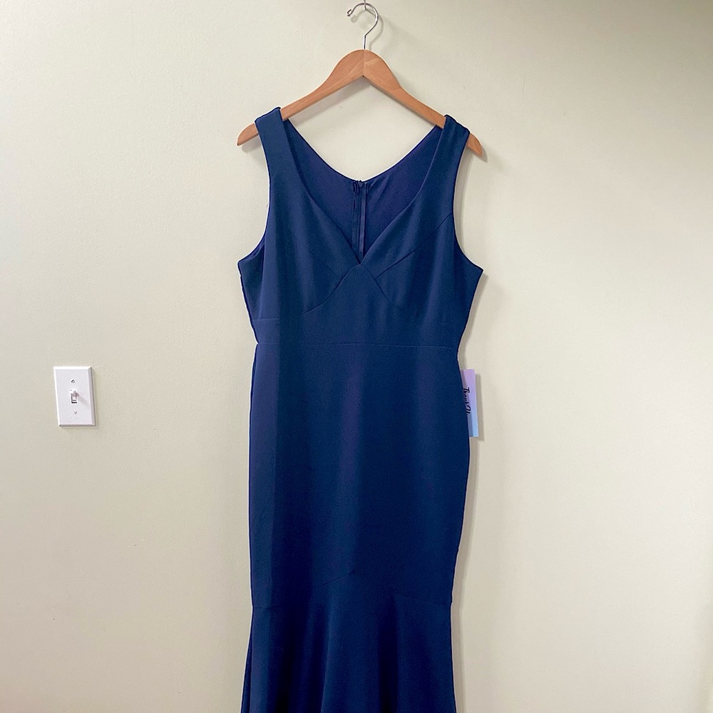 Formal fit and flare style dress. NAVY